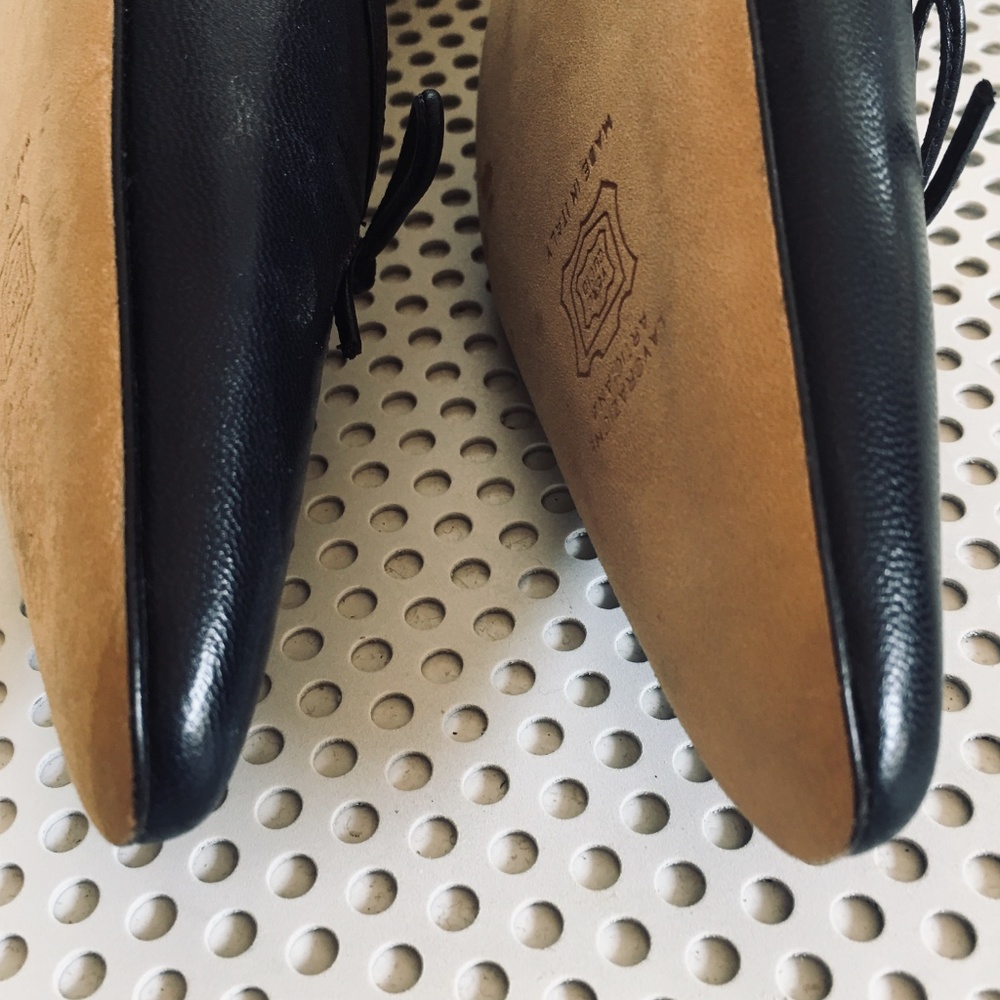 Manolo Blahnik Kitten Heel Pump - Picture 6 of 8